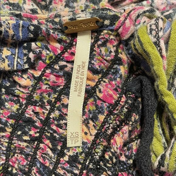 Free People Smocked Elastic V neck Blouse in Peach Combo XS - Picture 5 of 7